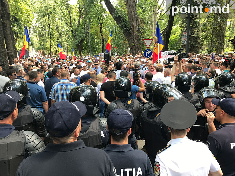 Noi proteste de stradă la Chișinău, împotriva adoptării sistemului electoral mixt