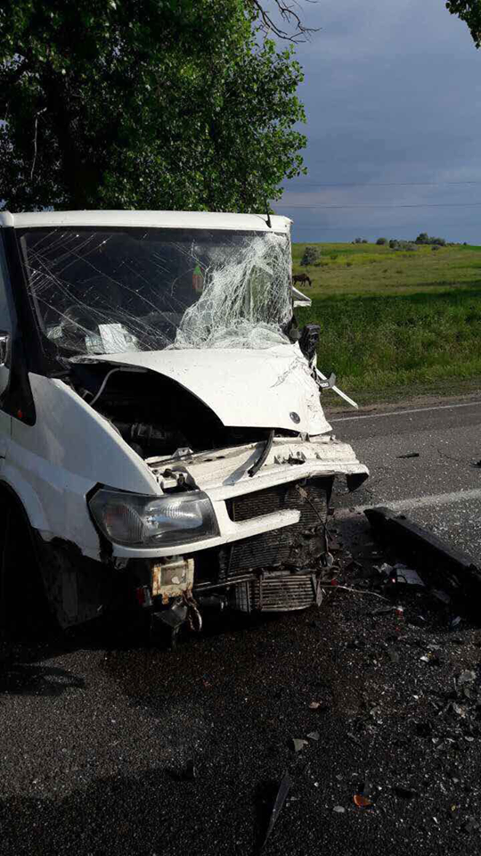 Accidentul dimineții: Un microbuz cu 11 pasageri s-a răsturnat