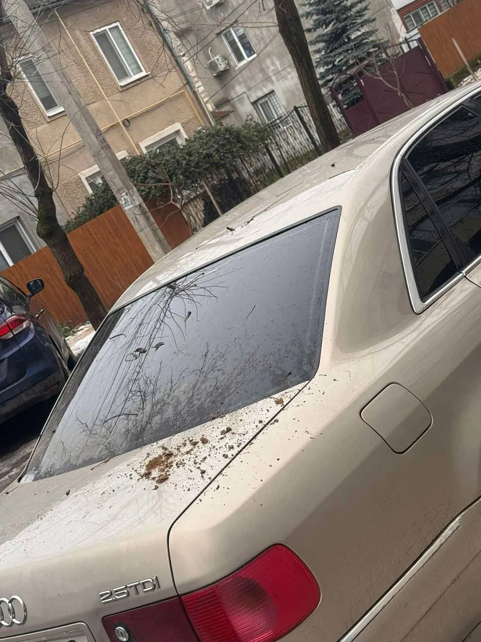 Drumarii din Bălți au împrăștiat antiderapant nu doar pe drumuri, dar și peste mașini