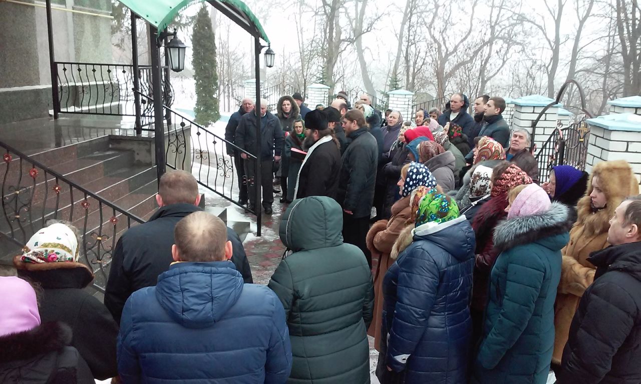 Украинская полиция вместе с радикалами избила священника канонической церкви