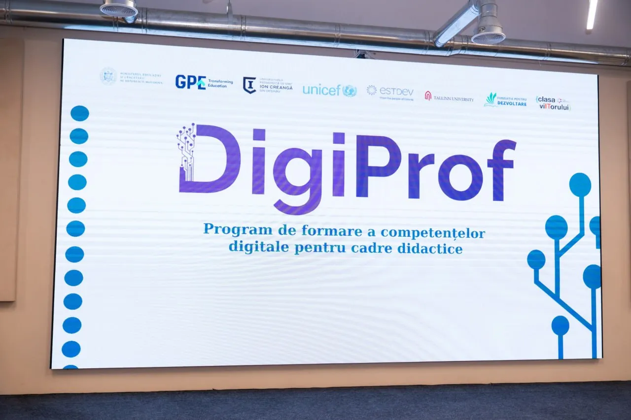 Cadrele didactice pot beneficia de un nou program de formare profesională pentru dezvoltarea competențelor digitale