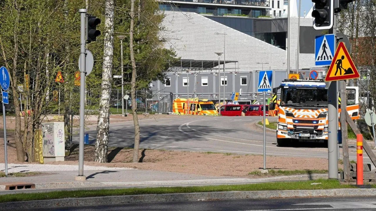 В Финляндии обвалился временный мост: пострадали 27 человек, большинство – дети