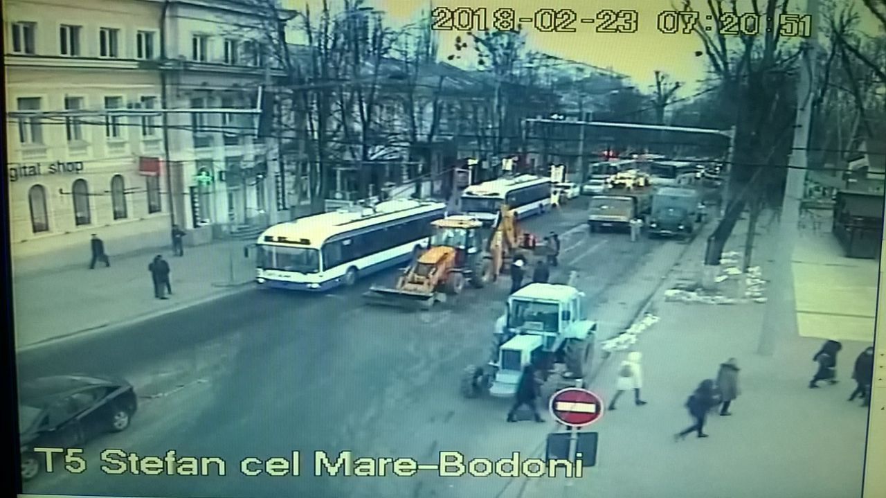 НИП: В центре столицы из-за ремонтных работ затруднено движение транспорта