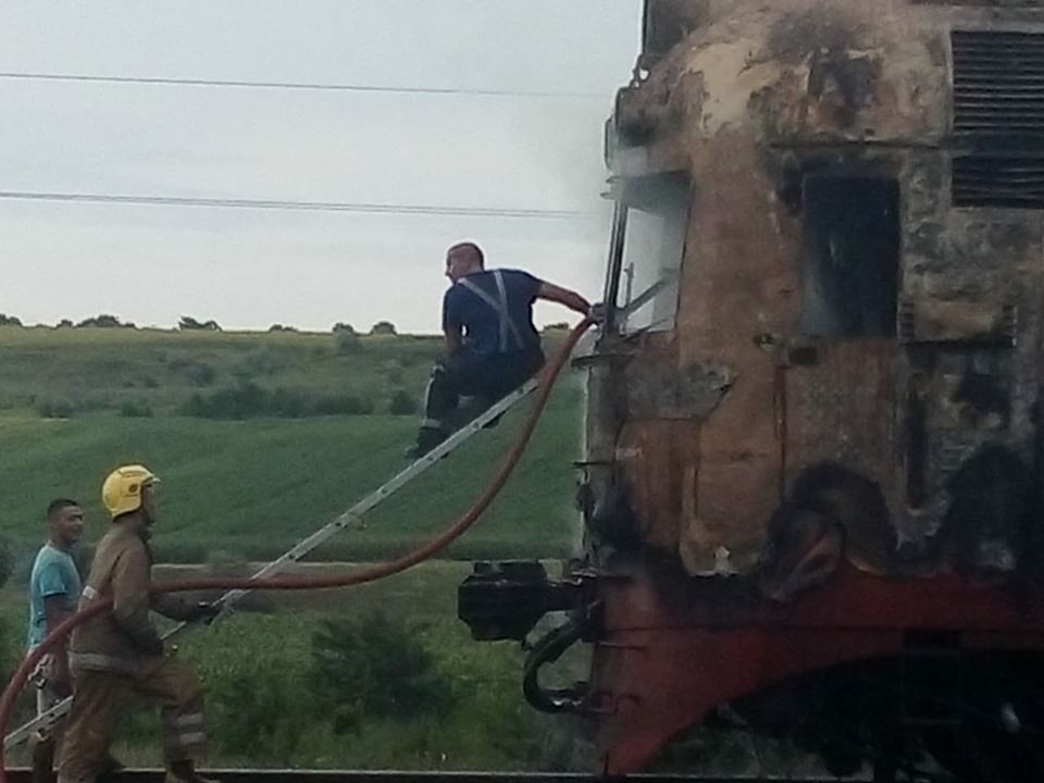 В Фалештском районе загорелся пассажирский поезд "Унгены - Бельцы"