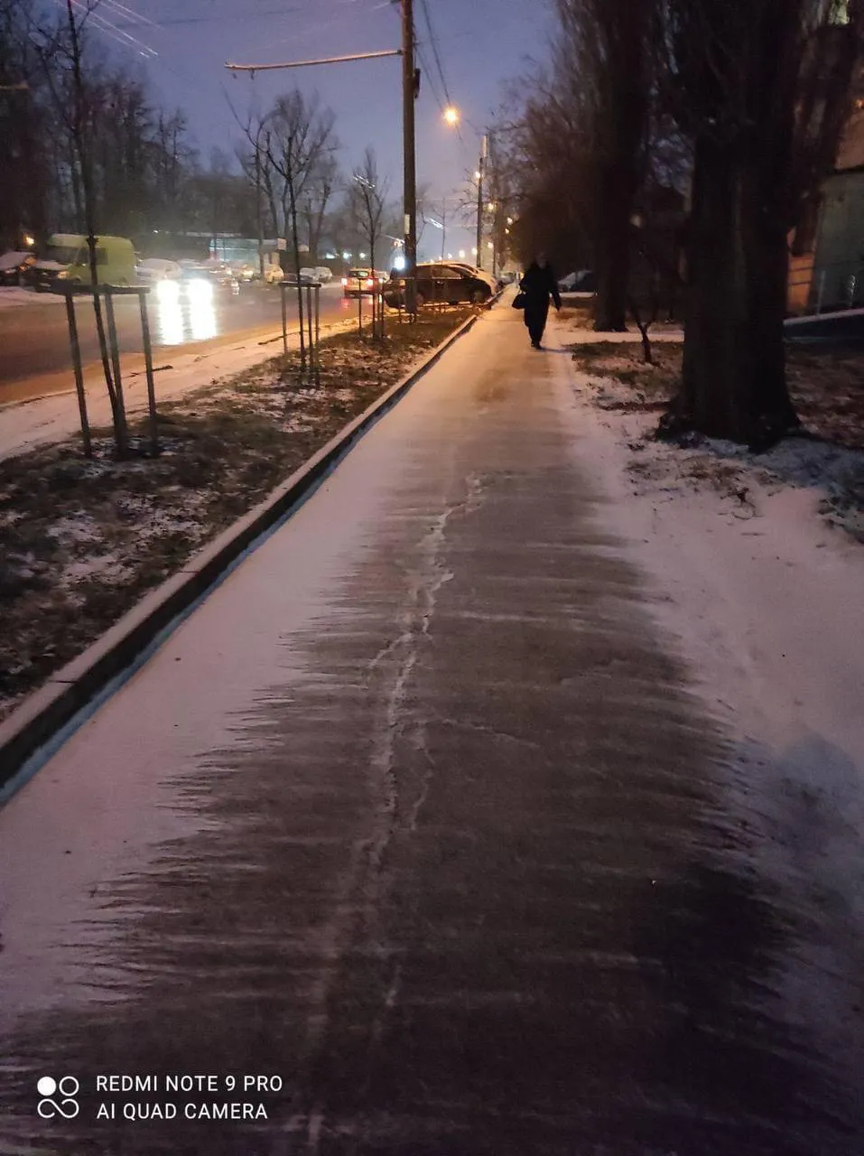В Кишиневе задействовали 16 спецмашин для борьбы с гололедицей