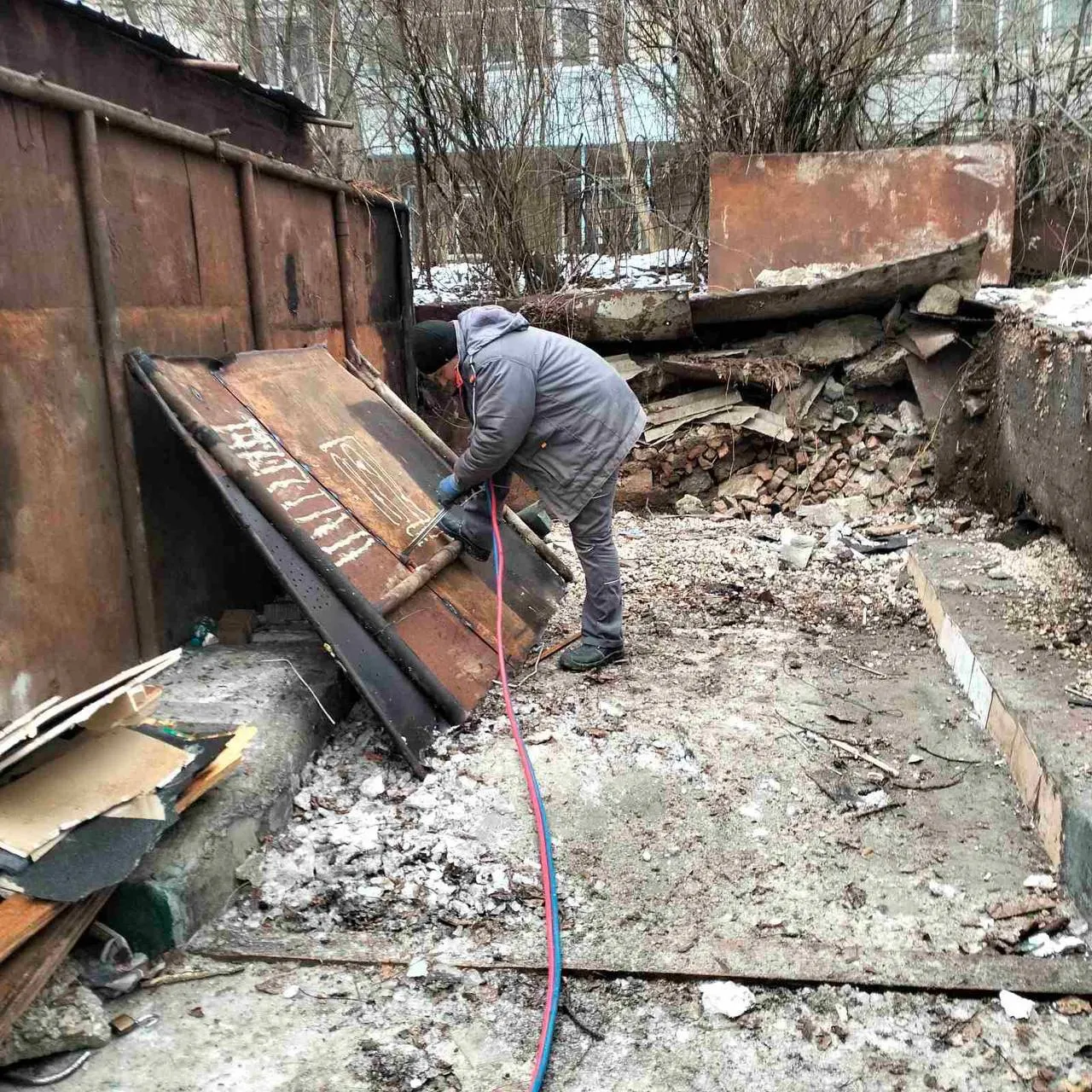 Două garaje, demolate în sectorul Râșcani al Capitalei