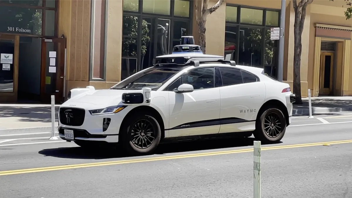 Waymo расширяет зону обслуживания роботакси в Сан-Франциско, несмотря на протесты
