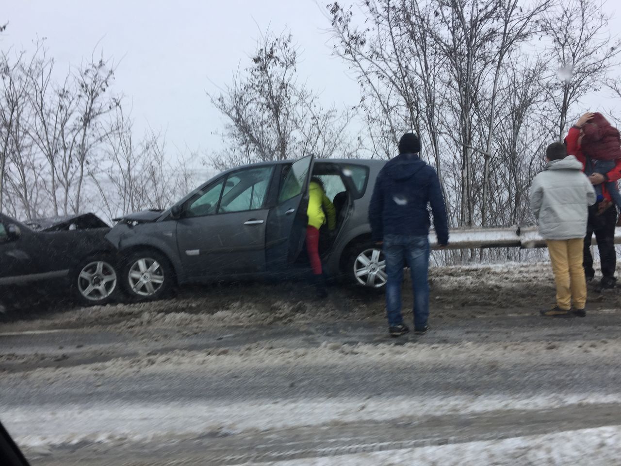 На трассе Кишинев-Дубэсарь столкнулись сразу четыре автомобиля