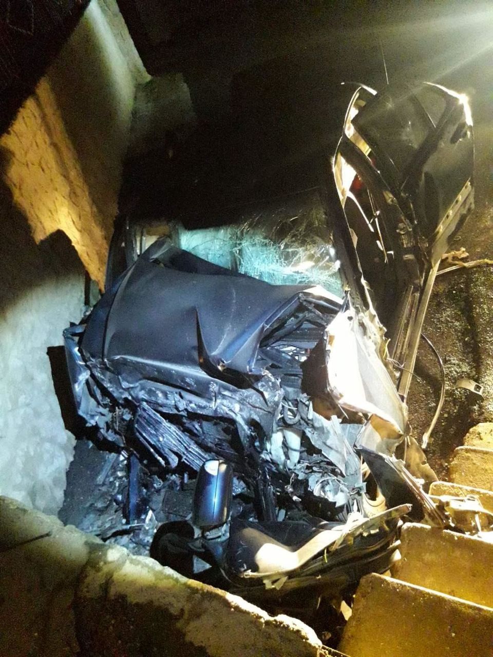 В Окницком районе погиб мужчина, врезавшись на машине в забор монастыря
