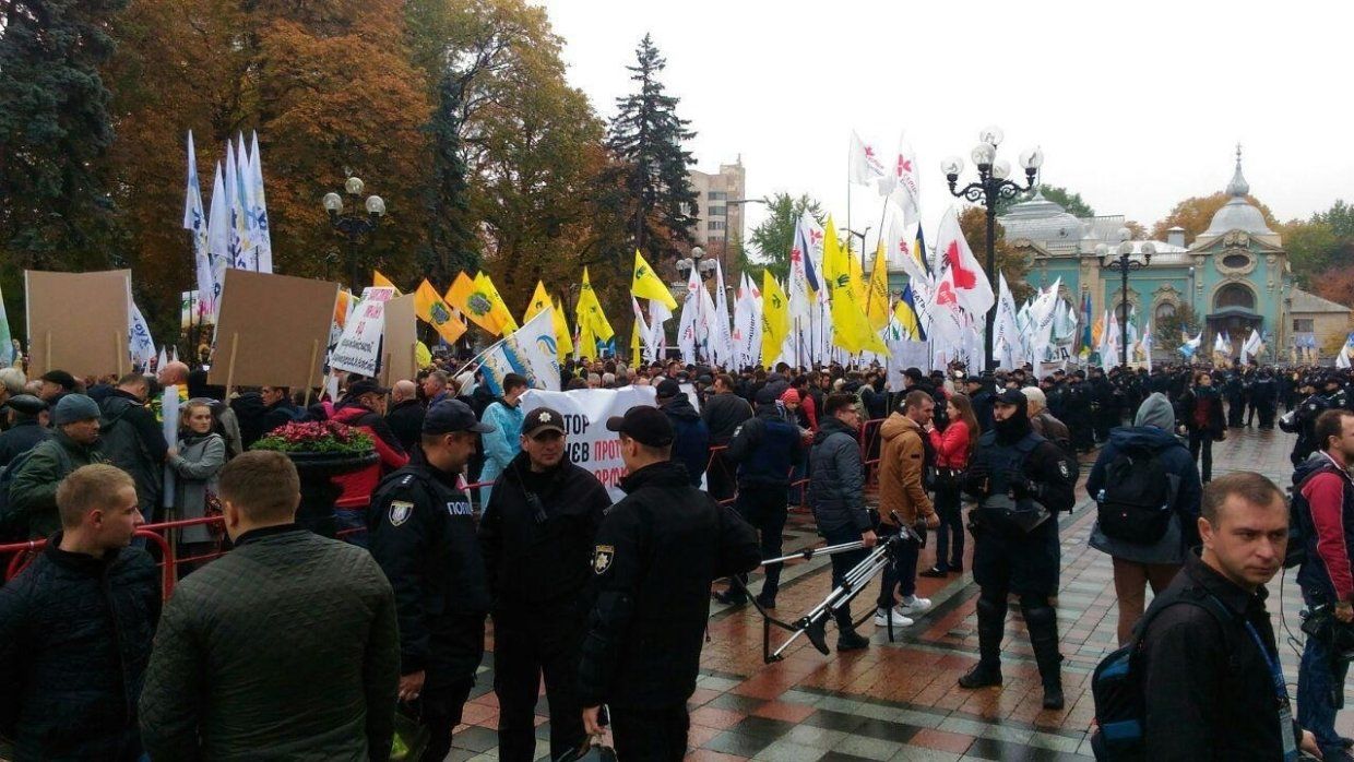 Саакашвили на митинге в Киеве потребовал от Порошенко уйти в отставку