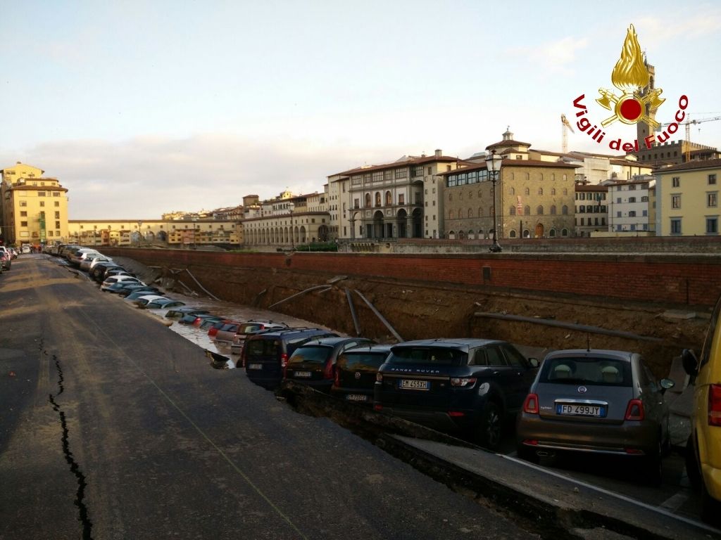 Крупный провал грунта произошел в центре Флоренции