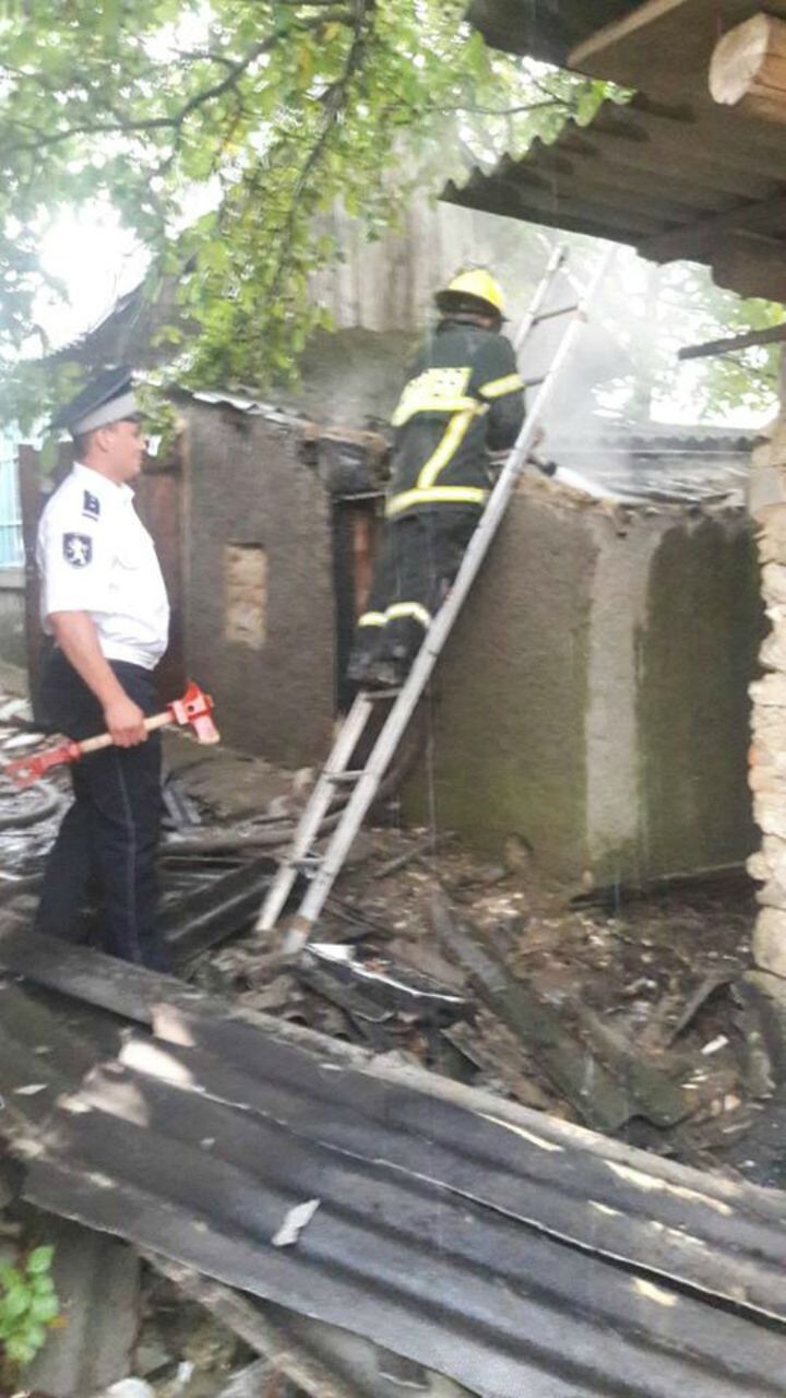 Un fulger a distrus o casă la Leova
