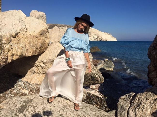 Olia Tira, in vacanta in Cipru poarta cele mai provocatoare tinute
