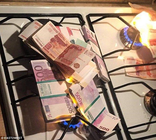 Isprava unei tinere de bani gata din Moscova. Are 23 de ani și peste 300 de amenzi rutiere
