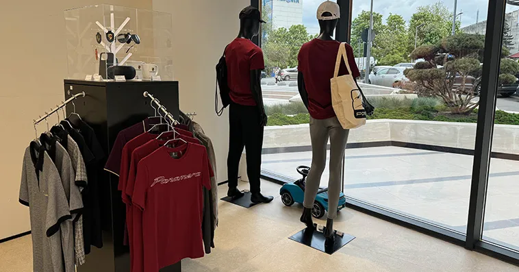 Porsche: Открылся новый Porsche Pop-Up Showroom