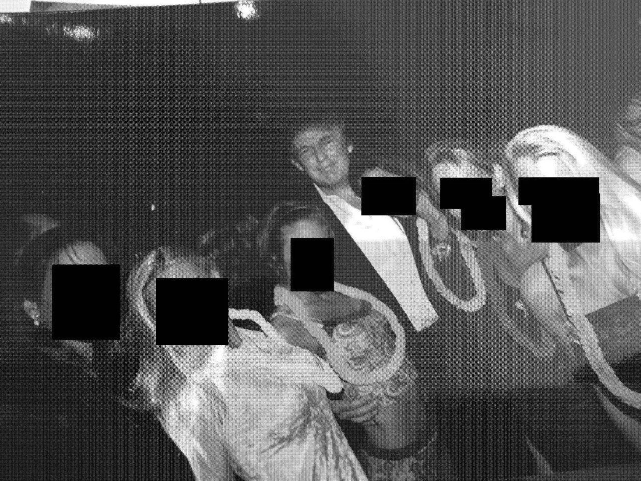 В США Конгресс опубликовал новые фото из дела Эпштейна с Трампом и Клинтоном