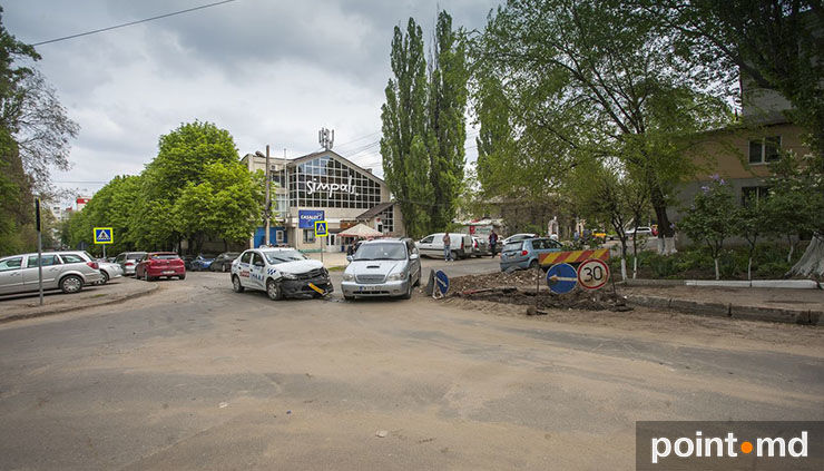 На Буюканах произошло ДТП с участием машины такси