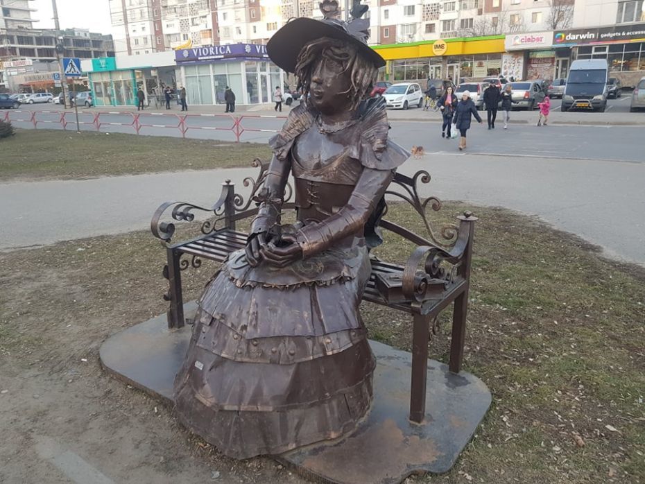 В Кишиневе на Чеканах появилась новая скульптурная композиция