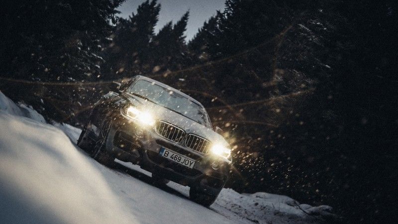 Компания BMW испытала новый X6 в заснеженных горах Румынии