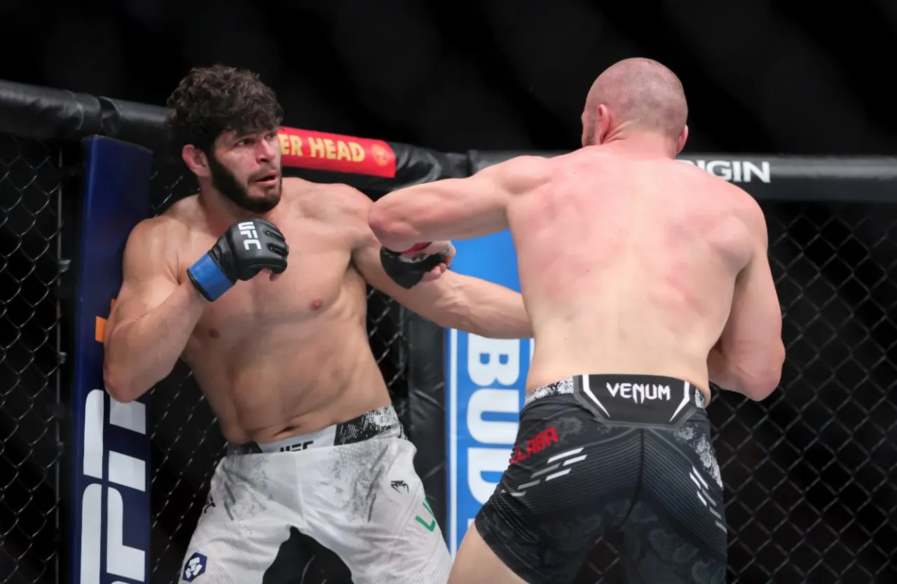 Молдавский боец Куцелаба проиграл Линсу решением судей на турнире UFC 299