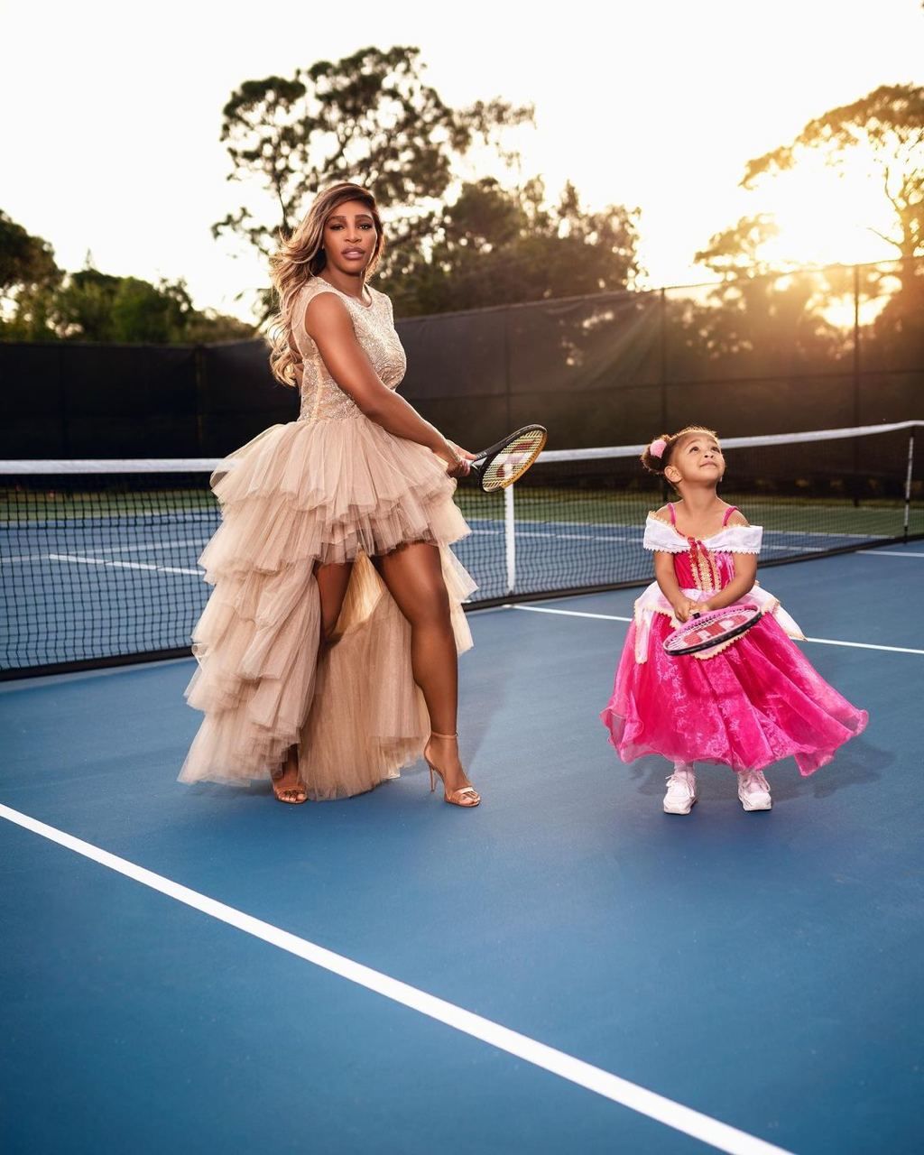 Серена Уильямс показала фанатам милые фото с дочкой в пышных платьях на корте 3