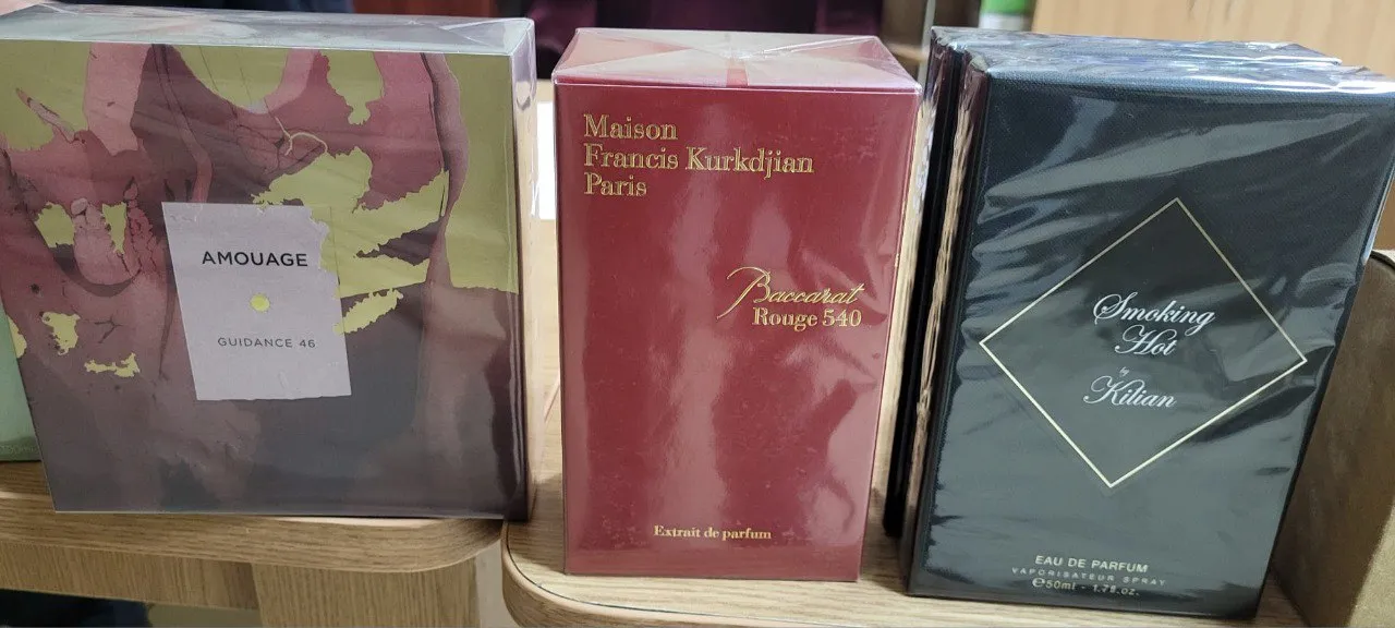 Mai multe articole de parfumerie de contrabandă, depistate de Serviciul Vamal