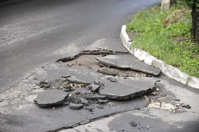 Strazile din capitala exact ca in filmele "3D" despre razboi