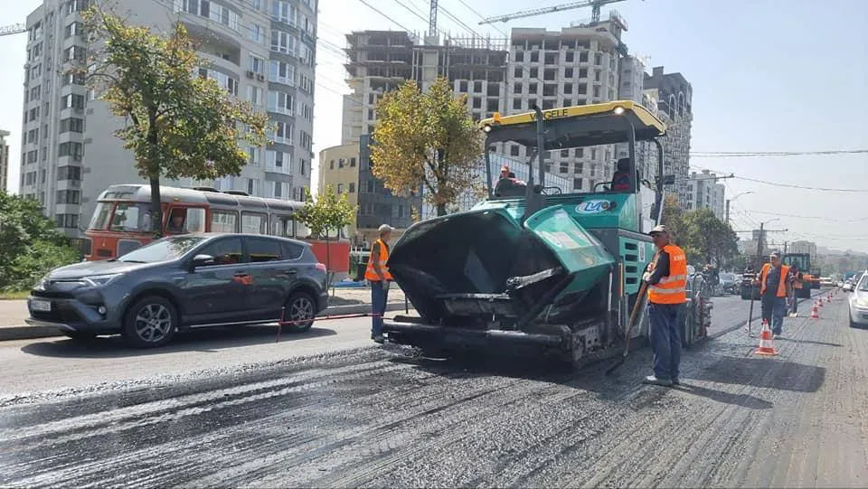 На бульваре Ренаштерий завершен первый этап работ по укладке асфальта