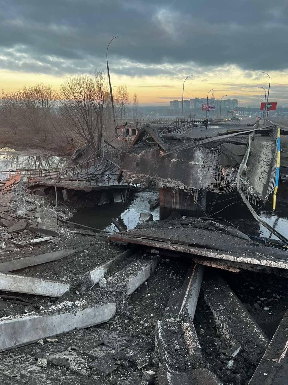 Боец ВСУ взорвал мост вместе с собой, чтобы остановить танки РФ