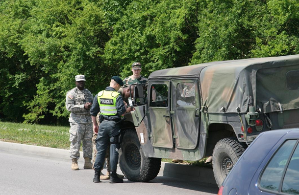 В Литве Hummer НАТО врезался в авто со студентками