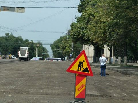 Центр Кишинева парализован из-за перекрытой для ремонта площади Великого Национального Собрания