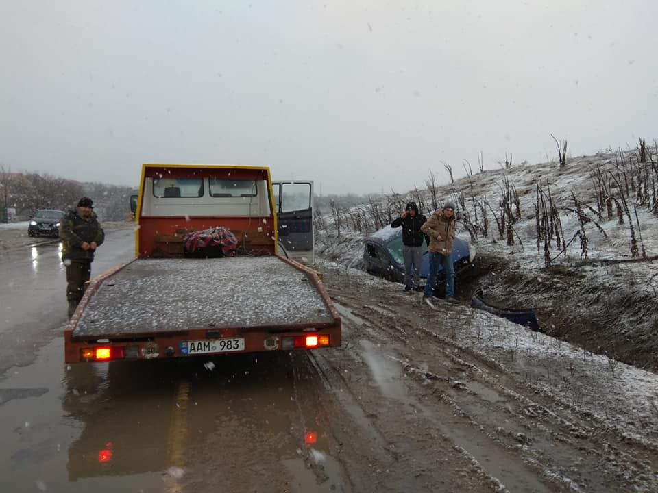 Движение на национальных трассах затруднено из-за снегопада