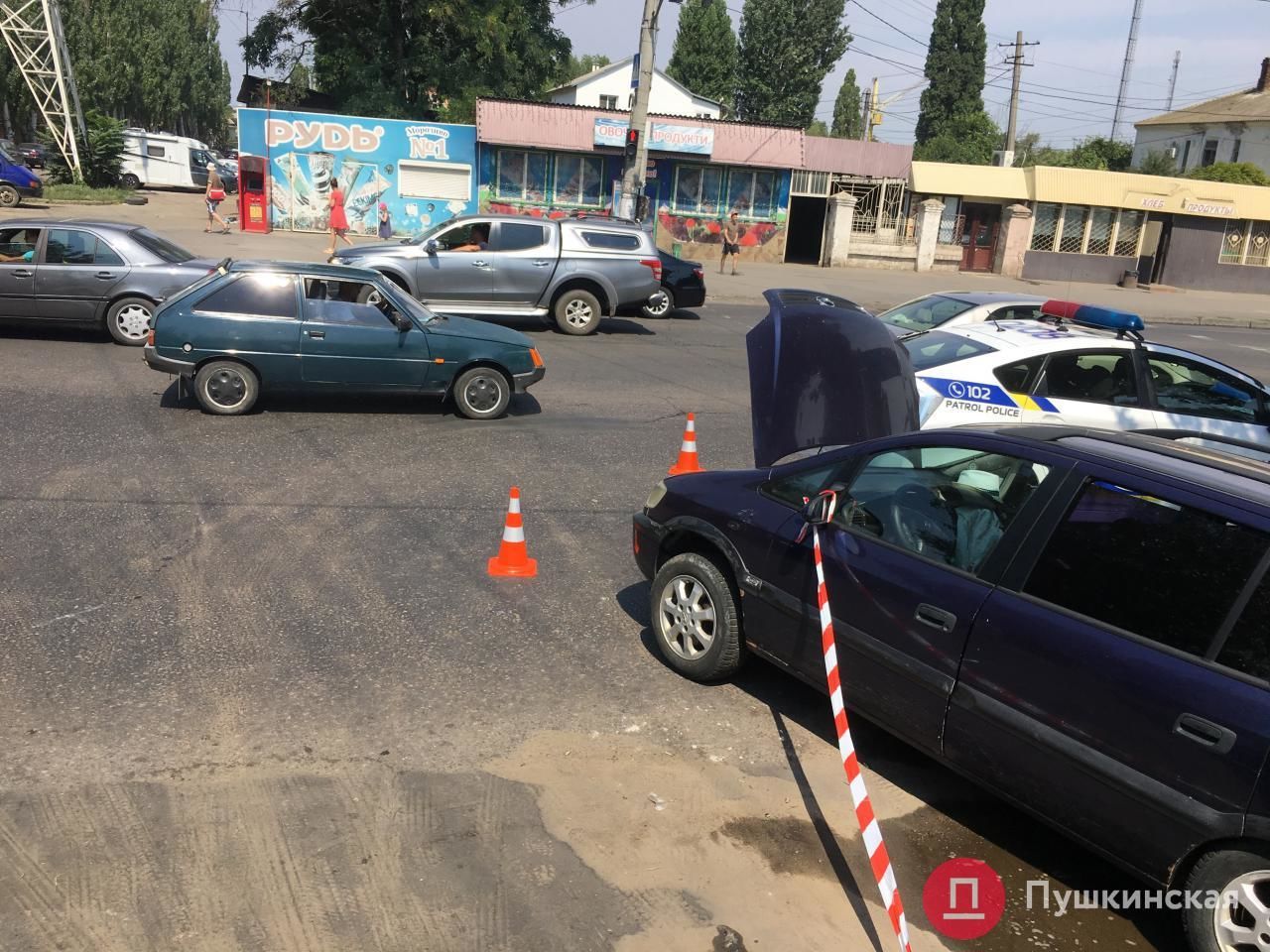 ДТП в Одессе с участием машины из Молдовы: один из автомобилей перевернулся