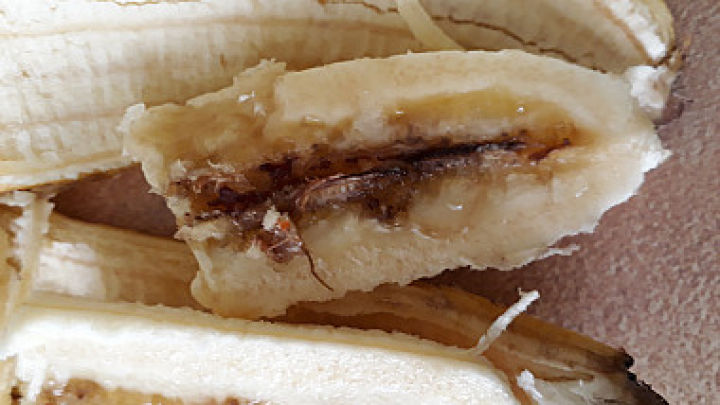 Ce a găsit o femeie din Bălți în bananele cumpărate de la piață