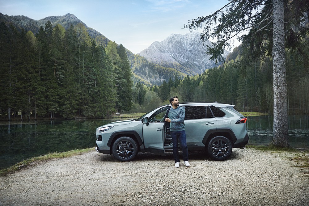 Toyota: В Молдове стартуют продажи обновленных комплектаций линейки RAV4 2022 года
