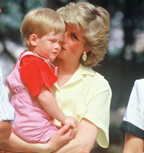 Prințul Harry, devastat când a aflat că Diana s-a stins: «E adevărat că mami a murit?»