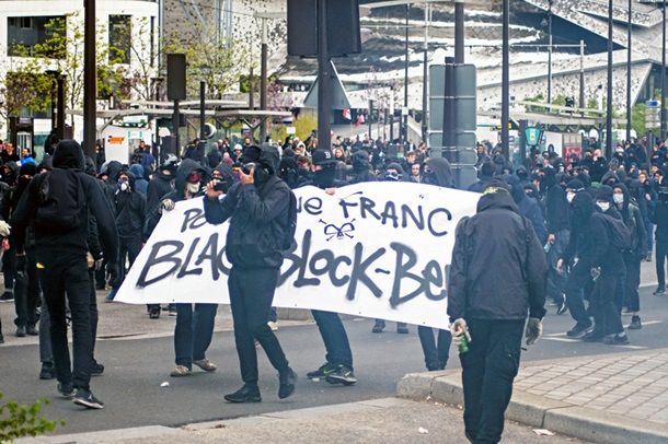 Противники Ле Пен устроили беспорядки в Париже