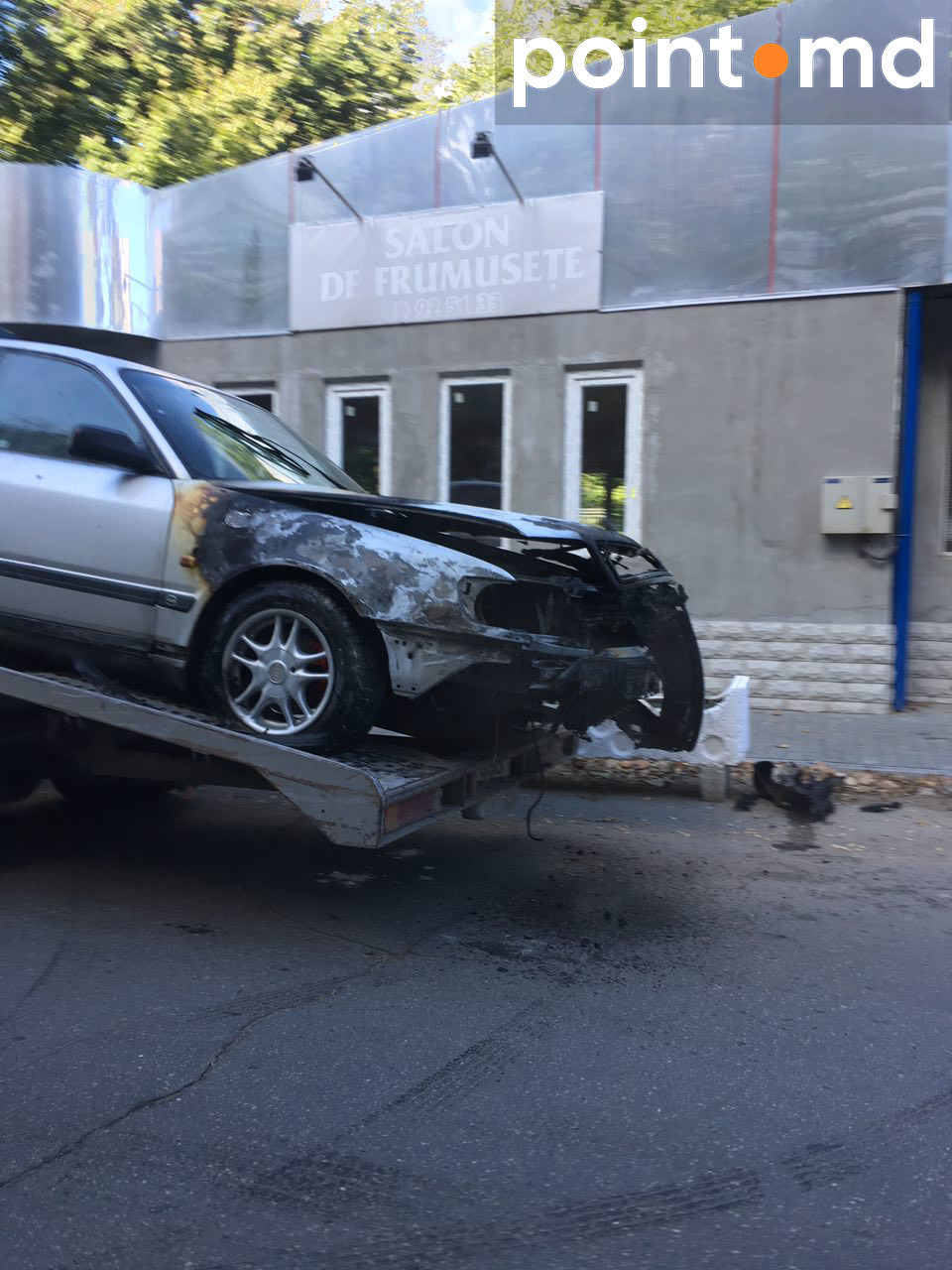 На Рышкановке возле университета загорелся автомобиль