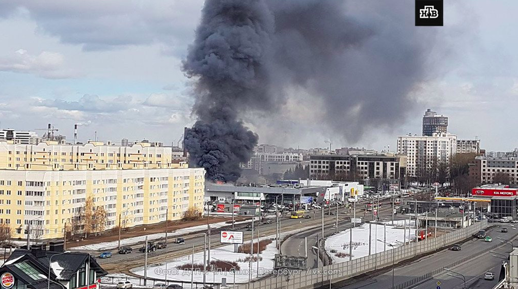 В Санкт-Петербурге сгорел автоцентр