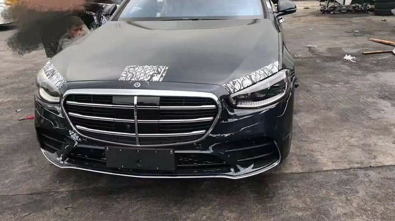 Mercedes-Benz упрекнули в копировании интерьера Tesla