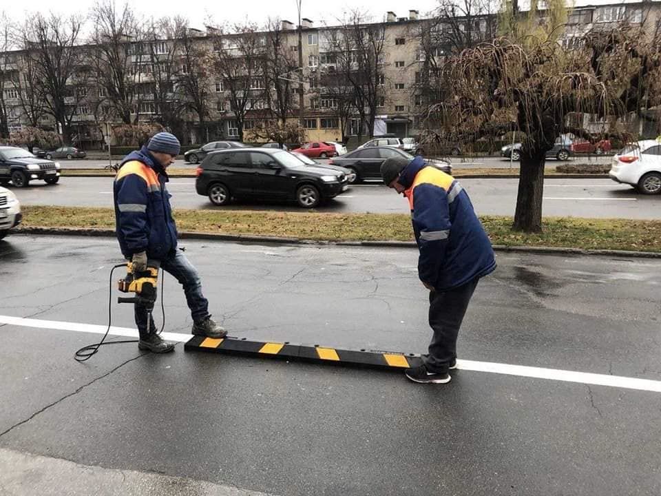 Продолжается обустройство полосы для велосипедистов на бульваре Дачия