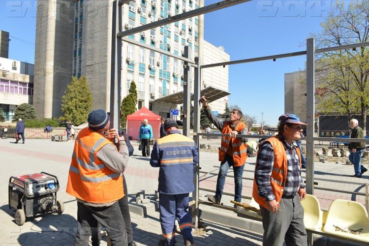 На «новой» остановке транспорта на бульваре Штефана чел Маре установили старые сиденья