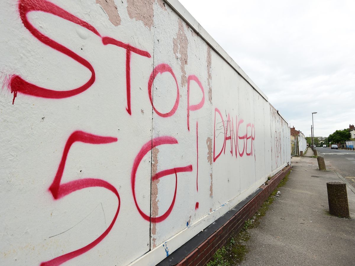 Жители Британии сожгли несколько вышек 5G из-за слухов
