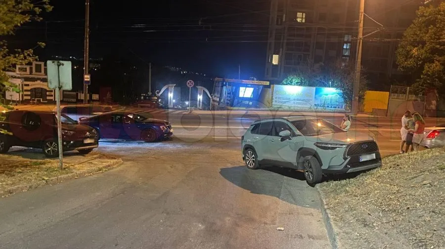 Bentley с иностранными регистрационными номерами попал в ДТП в столице
