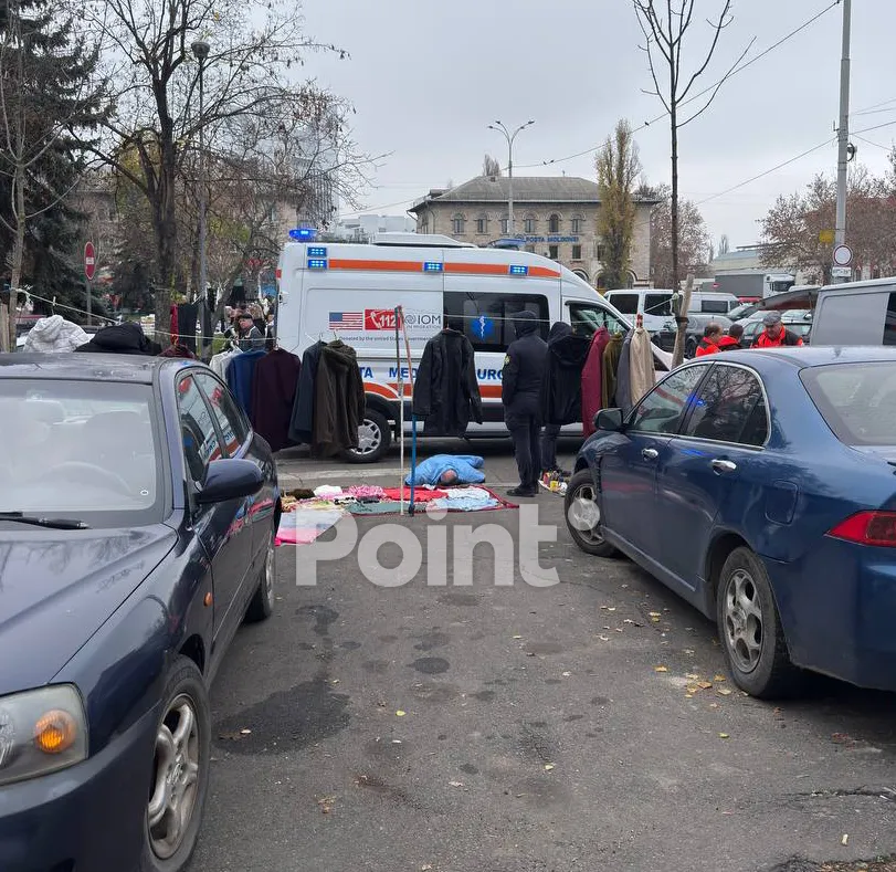Un pensionar a murit la piața de vechituri din apropierea Gării Feroviare din Capitală