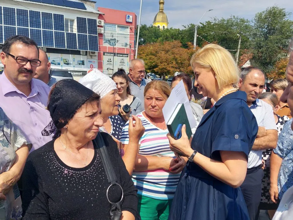 В Комрате проходит протест: Ирина Влах вышла к протестующим