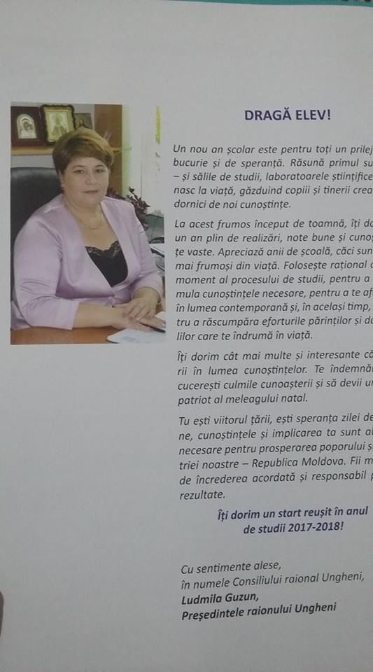Campanie electorală? Elevii din Strășeni și Ungheni au primit agende cu președinții de raioane