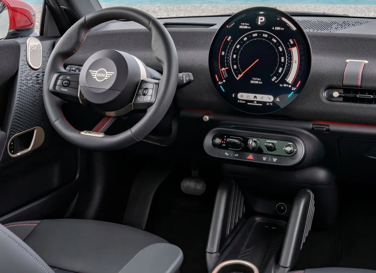 Представлен спортивный электромобиль Mini