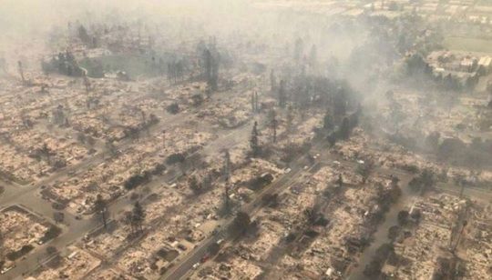 Bilanţul victimelor incendiilor din California a crescut la cel puţin 17 morţi