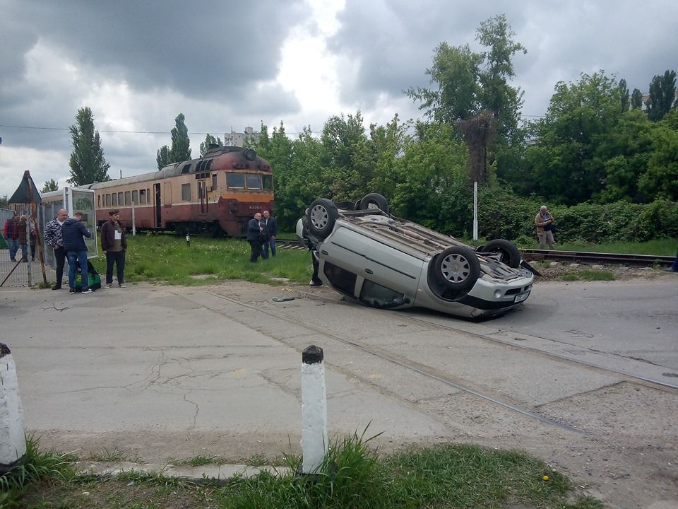 В Кишиневе столкнулись поезд и легковушка